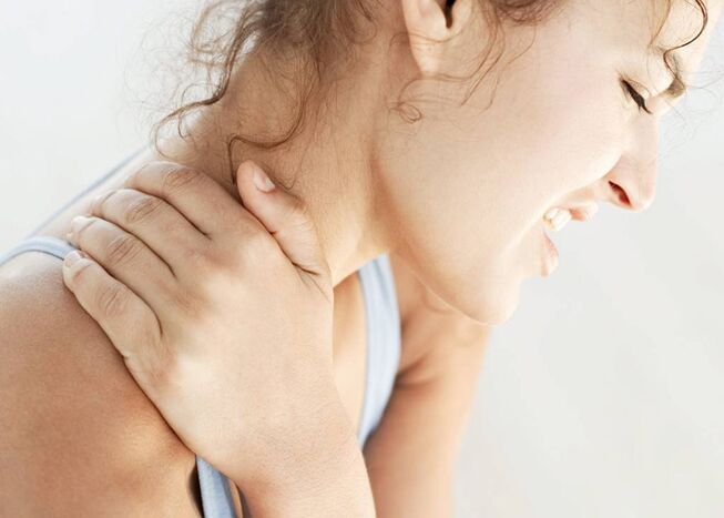 Dzemdes kakla osteohondrozes izraisītas stipras sāpes sievietei